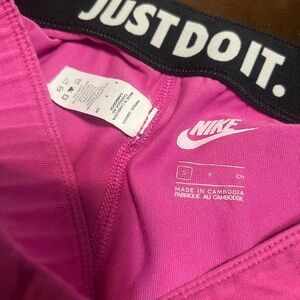Nike women tights preowned very nice pink in color